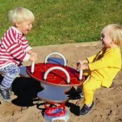 Jak zakotwić plac zabaw, aby uniknąć niebezpieczeństwa i wypadków