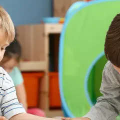Najlepsze domki zabawki dla dzieci - wybierz idealny model dla malucha