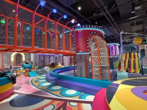 Najlepszy park linowy pod dachem w Łodzi – atrakcje dla całej rodziny