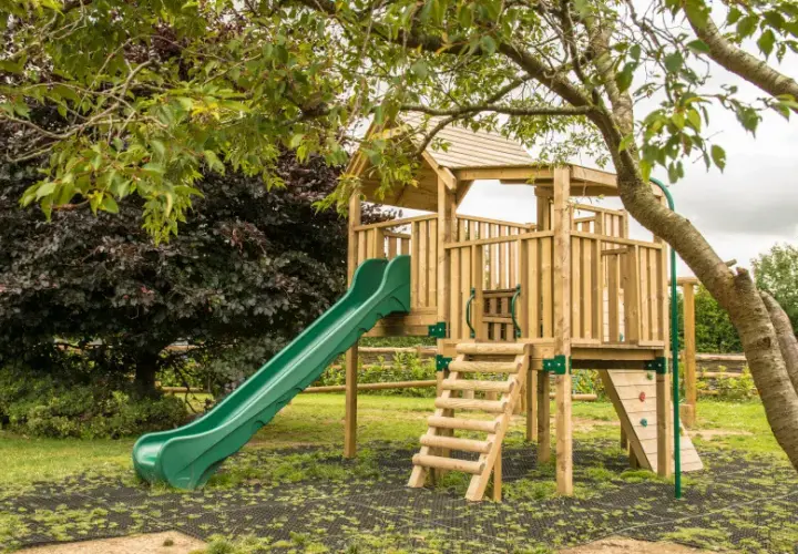 Jak zrobić drewniany plac zabaw - krok po kroku, uniknij błędów