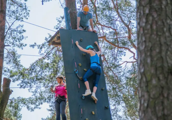 Park linowy Spychowo - emocjonujące trasy i niezapomniane przygody