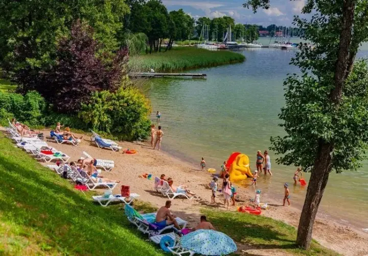 Gdzie nad jezioro z dzieckiem? Najlepsze miejsca na rodzinny wypoczynek