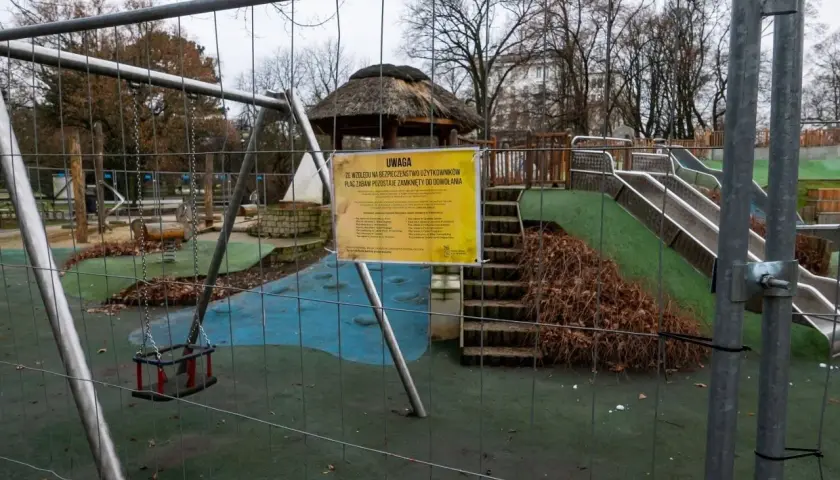 Plac zabaw w Parku Ujazdowskim – czy jest otwarty przez cały rok?