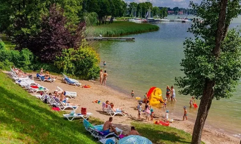 Gdzie nad jezioro z dzieckiem? Najlepsze miejsca na rodzinny wypoczynek