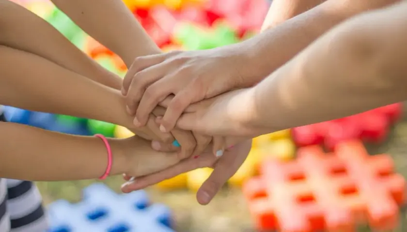 Zabawy integracyjne dla rodziców i dzieci, które wzmocnią Wasze więzi