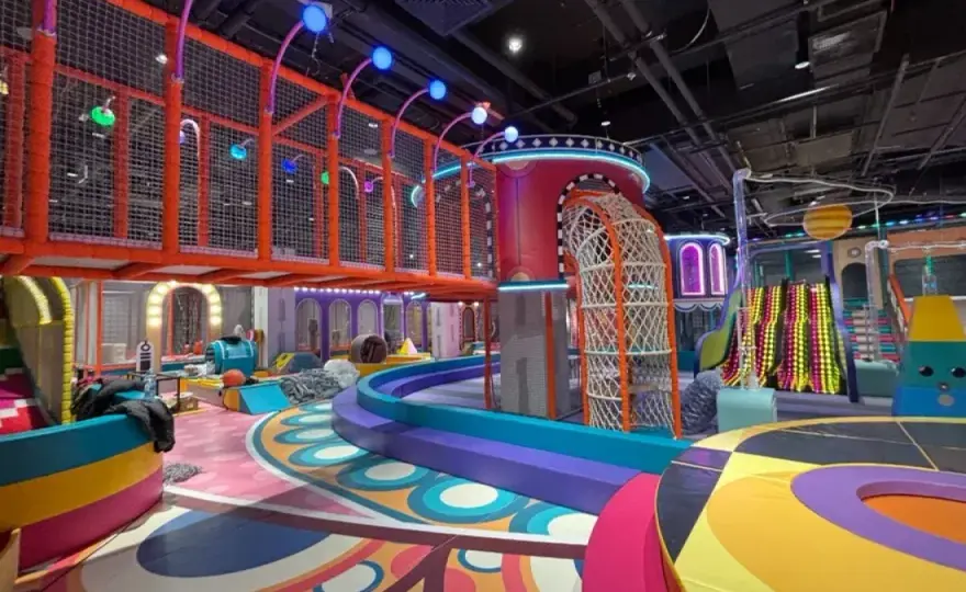 Najlepszy park linowy pod dachem w Łodzi – atrakcje dla całej rodziny