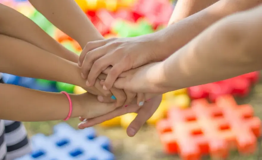 Zabawy integracyjne dla rodziców i dzieci, które wzmocnią Wasze więzi