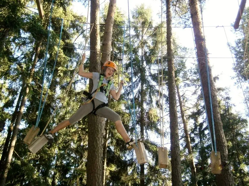 Zdjęcie Park linowy Niechorze - emocjonujące trasy dla każdego w rodzinie